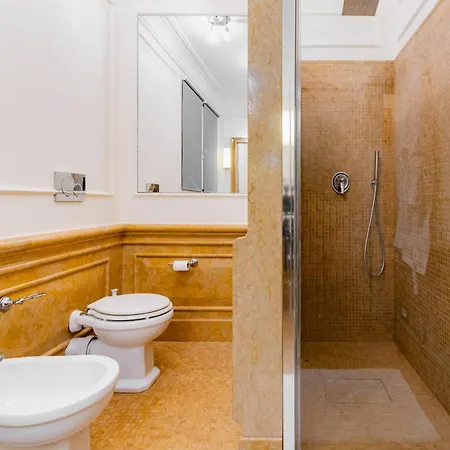 Apartment Palazzo Angelico Lungarno Florenz